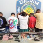 Policía Nacional y Ministerio Público arrestan a ocho personas y ocupan armas, drogas y otras evidencias en allanamientos realizados en Barahona