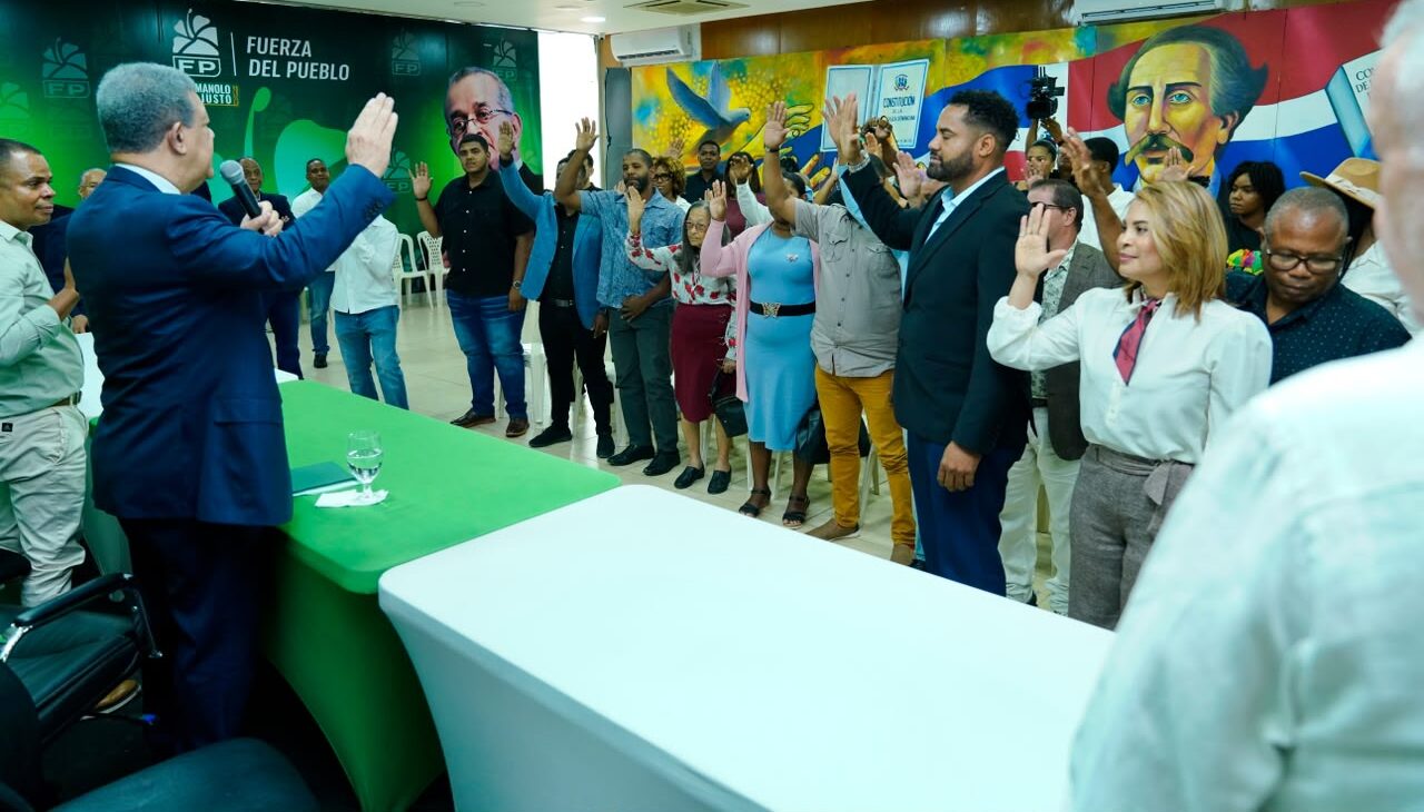 “Las elecciones se ganan sumando votos”, asegura Leonel al iniciar jornada de fin de semana con varias juramentaciones