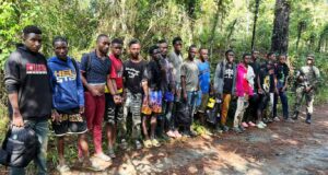 Patrullas del Ejército interceptan a 54 migrantes indocumentados en Montecristi y Santiago Rodríguez