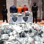 Policía Nacional apresa a tres hombres y recupera mercancía valorada en más de un millón de pesos obtenida mediante estafa