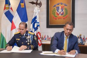 Policía Nacional e INDOTEL firman acuerdo para modernizar registro y control de los detenidos