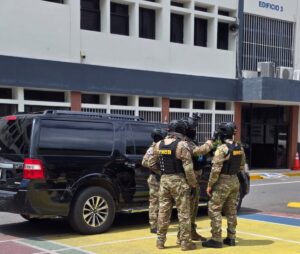 En operación de búsqueda atrapan dos dominicanos fugitivos buscados por homicidio y agresión sexual