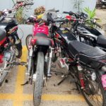 La Policía Nacional frustra carreras clandestinas de motocicletas y detiene a siete en Santiago