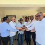 Senador Jhonson Encarnación entrega vivienda reconstruida a familia afectada por incendio en Elías Piña