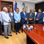 G-12 visita a recién designado director del INTRANT y ratifica que no aumentará el pasaje