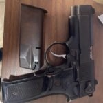Policía recibe arma entregada voluntariamente y la somete a peritaje por muerte y herida de bala en La Cuaba, Pedro Brand