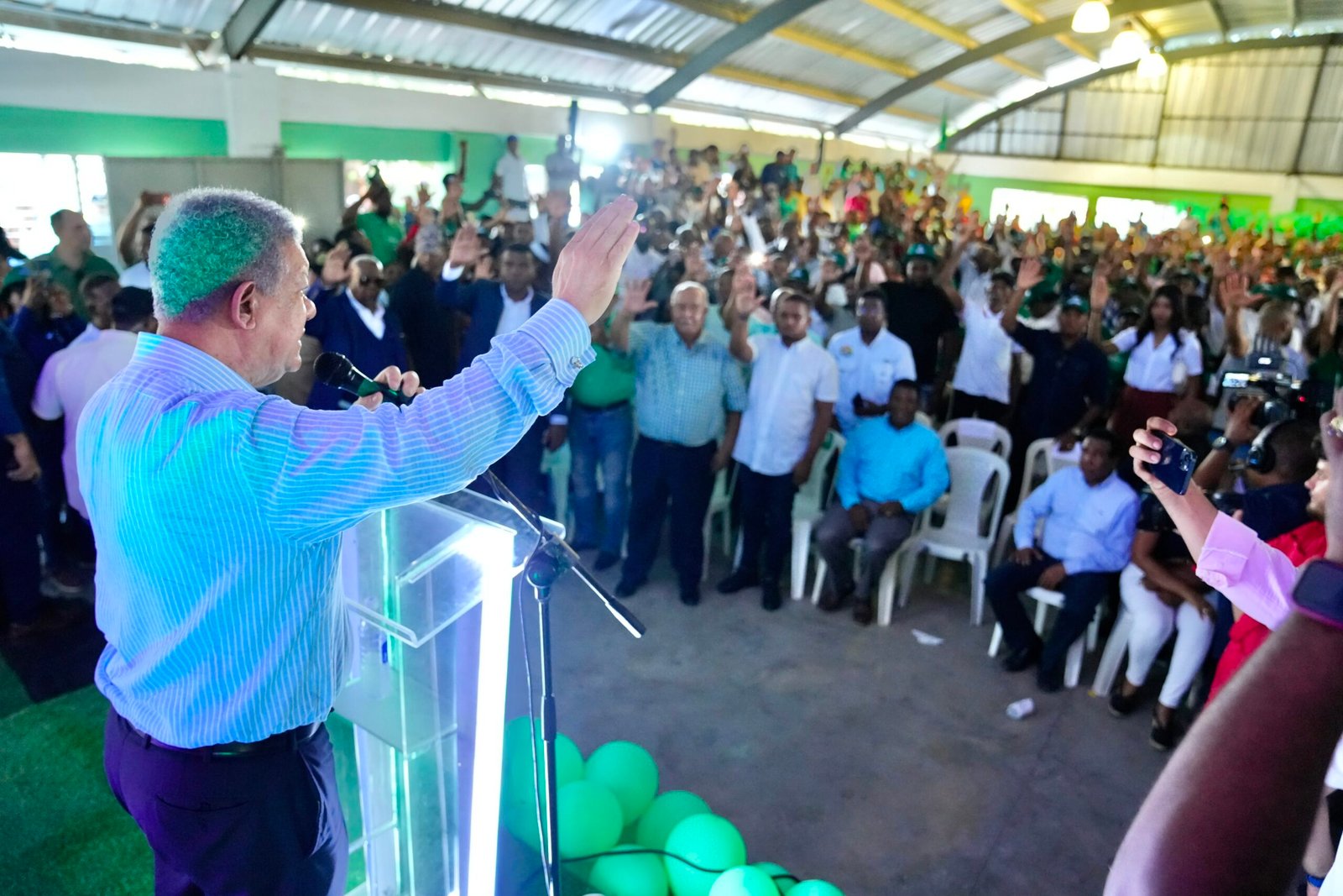 eonel: “El PRM está viniendo a la Fuerza del Pueblo y eso está ocurriendo en todo el país”