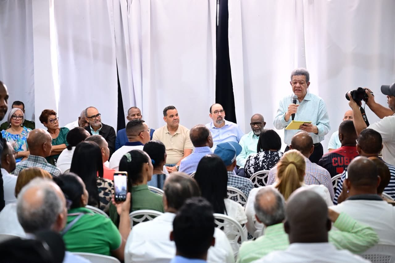 Leonel emplaza a funcionarios por crisis eléctrica: “Ustedes no están para quejarse, están para resolver”