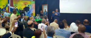 Leonel encabeza jornada de capacitación de la Fuerza del Pueblo y plantea convertir el partido en un “centro de aprendizaje permanente”