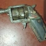 Policía apresa a joven con arma de fuego ilegal y ocupa 490 gramos de presuntas sustancias controladas en Barahona
