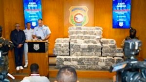 DNCD informa la incautacion de 595 paquetes de Cocaína en narcolancha