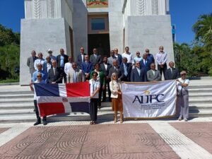 ALIFC conmemora 24 aniversario de su fundación con ofrenda floral en el Altar de la Patria