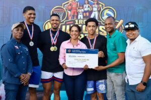 Betty Gerónimo encabeza clausura de los Primeros Juegos Deportivos Municipales de Santo Domingo Norte