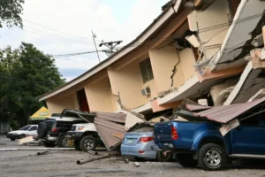 Sismo de 7.7 en Panamá produce derrumbes de edificios y graves daños