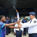 Estelares boxeadores policiales protagonizan relevo de la antorcha de los IV Juegos Mundiales de la USIP en Baní