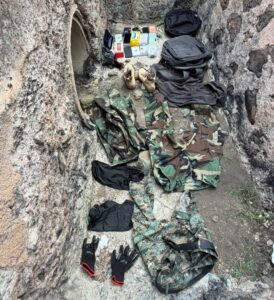 Policía Nacional recupera celulares robados y arresta a dos hombres por asalto a tienda de teléfonos en Juan de Herrera, San Juan