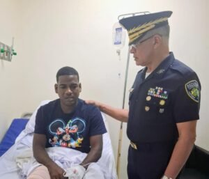 Director general PN visita a raso de la DIGESETT herido tras enfrentar a cuatro delincuentes durante intento de asalto