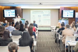 Procuradora General imparte conferencia sobre el derecho penal médico a partir de la reforma