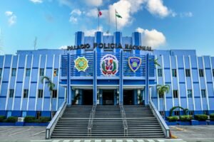 Policía Nacional persigue a cuatro hombres por muerte de taxista durante presunto asalto en Santo Domingo Este