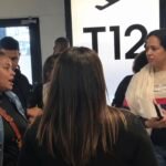 Pasajeros de la Linea JetBlue protestan por retraso de vuelo varias veces y al final lo suspende