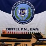 Policía Nacional junto al MP ocupa cuatro armas de fuego y 33 cartuchos durante allanamientos en Peravia; un hombre detenido