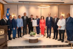Senado de la República reconoce al poeta y escritor Luís García Montero por su extraordinaria trayectoria literaria