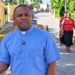 Sacerdote denuncia zanja abierta incomunica Los Cerros de Sabana Perdida y exige respuesta de la Alcaldía