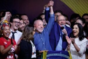 Lula gana la segunda vuelta y es electo presidente de Brasil por cuarta ocasión