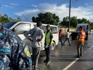 Intrant retiene cinco autobuses eran operados por haitianos ilegales en Friusa