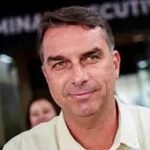 Flávio Bolsonaro, quien hace dos días pudo haber sido presidente de Brasil se fuga a EE.UU.
